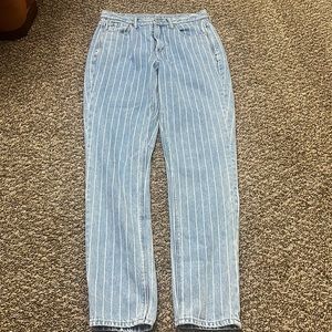 American Eagle High Rise Mom Jean 29” Size 2 Long